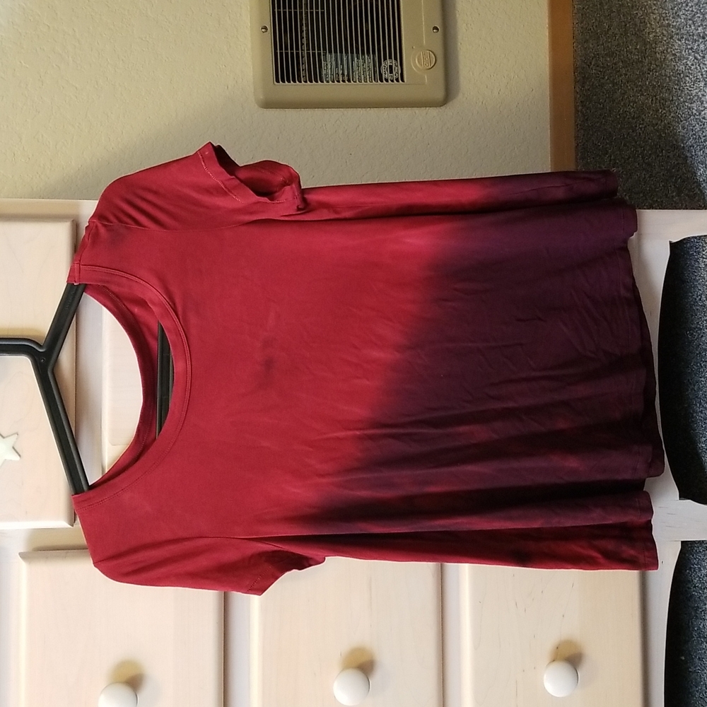 American Eagle Soft snd Sexy Red Short Sleeve Shirt